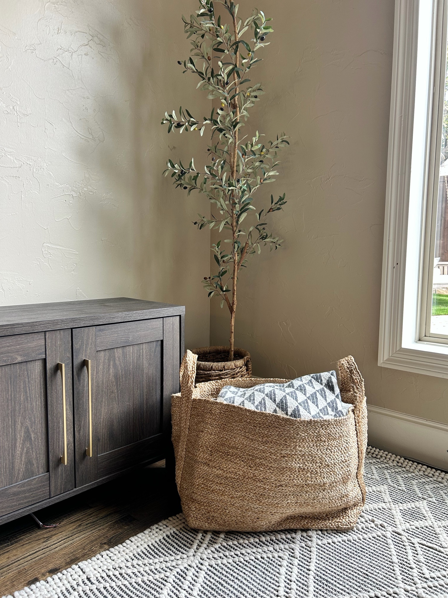 Simple styling can make the biggest impact. 🤍 A woven basket, a faux olive tree, textured pillows, and a cozy rug instantly warm up any corner of your home. These timeless pieces are easy to mix, match, and style year-round.

#Wayfair #HomeDecor #NeutralHome #CozyHome #LivingRoomDecor #HomeStyling #InteriorInspiration #TimelessDesign #OrganicModern #HomeInspo

#LTKSeasonal #LTKHome