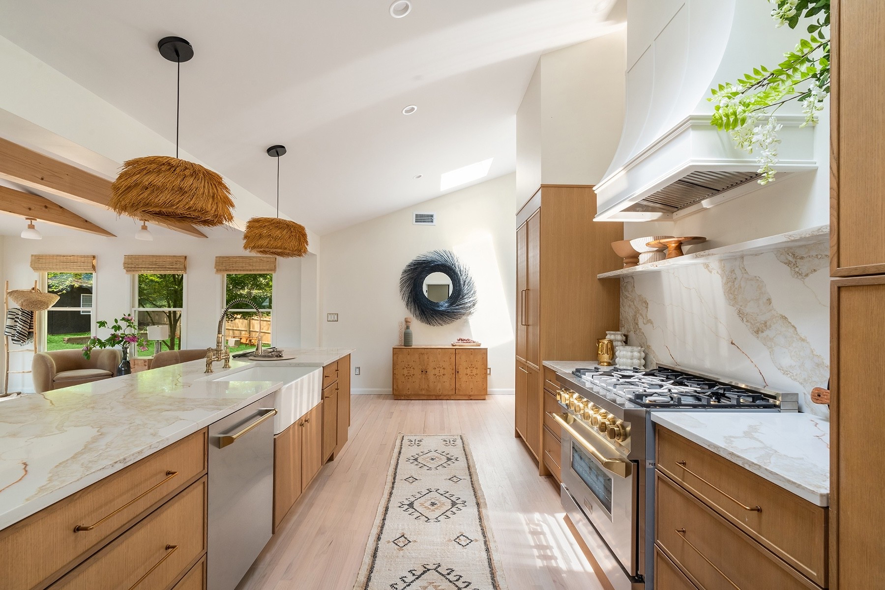Natural light, warm woods, and lots of textures. This kitchen mixes finishes and high & low finds. 

#kitcheninspo #moderncoastal #neutralhome #homestyling #interiordesign #kitchen #warmwoods #brassdetails #coastalkitchen



#LTKSaleAlert #LTKHome