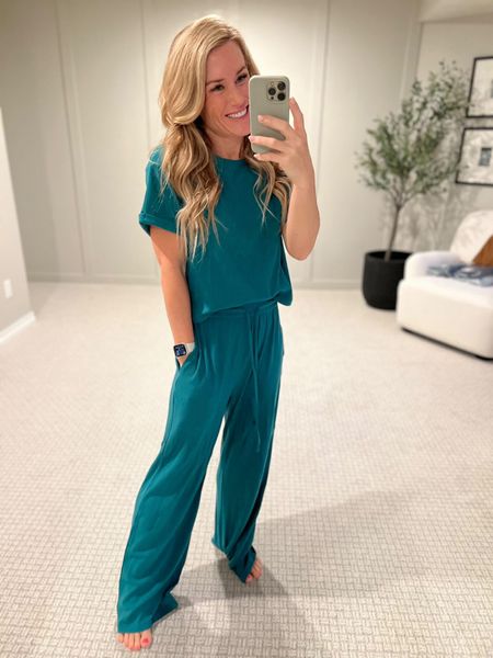 Loungewear set

spring fashion  spring outfit  casual outfit  everyday outfit  Amazon finds  lounge set 

#LTKSeasonal #LTKstyletip #LTKfindsunder50