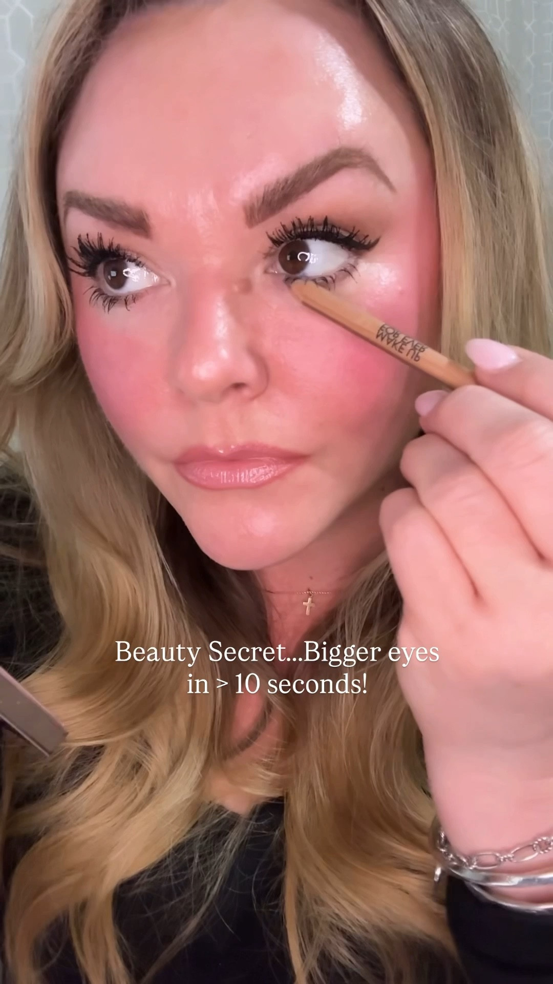 Want your eyes to look bigger in less than 10 seconds?! 
•
Lighten the bottom line! 
•
Using my favorite from @makeupforever. Linked in bio on LTK! 
•
•
•
#makeuptipsforbeginners #endlesscacao #browneyedgirls #eyelinertutorial 

#LTKBeauty #LTKgrwm #LTKWorkwear