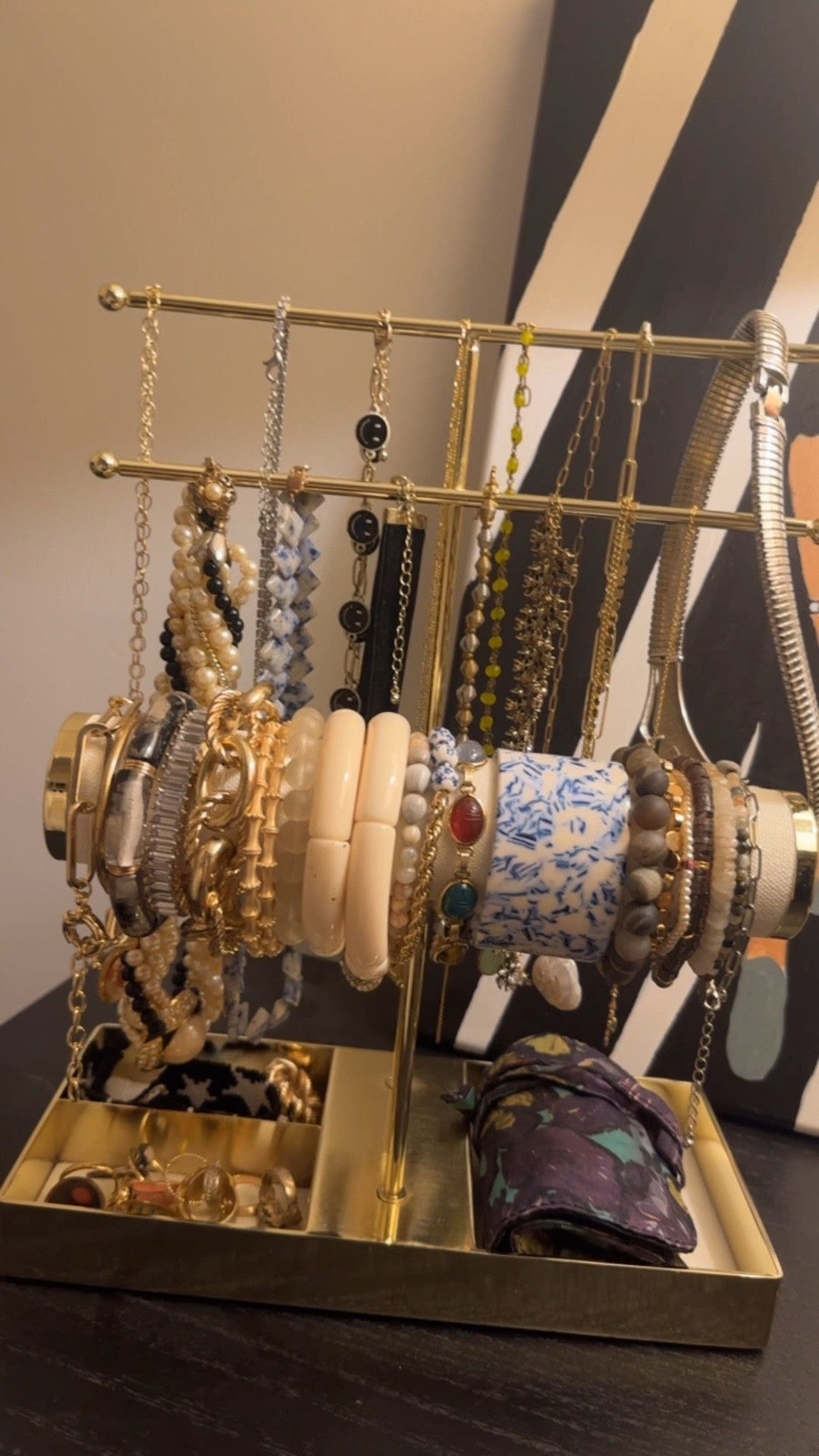 Jewelry organized✔️ Maybe now that I can see it, I’ll remember to wear it!!!