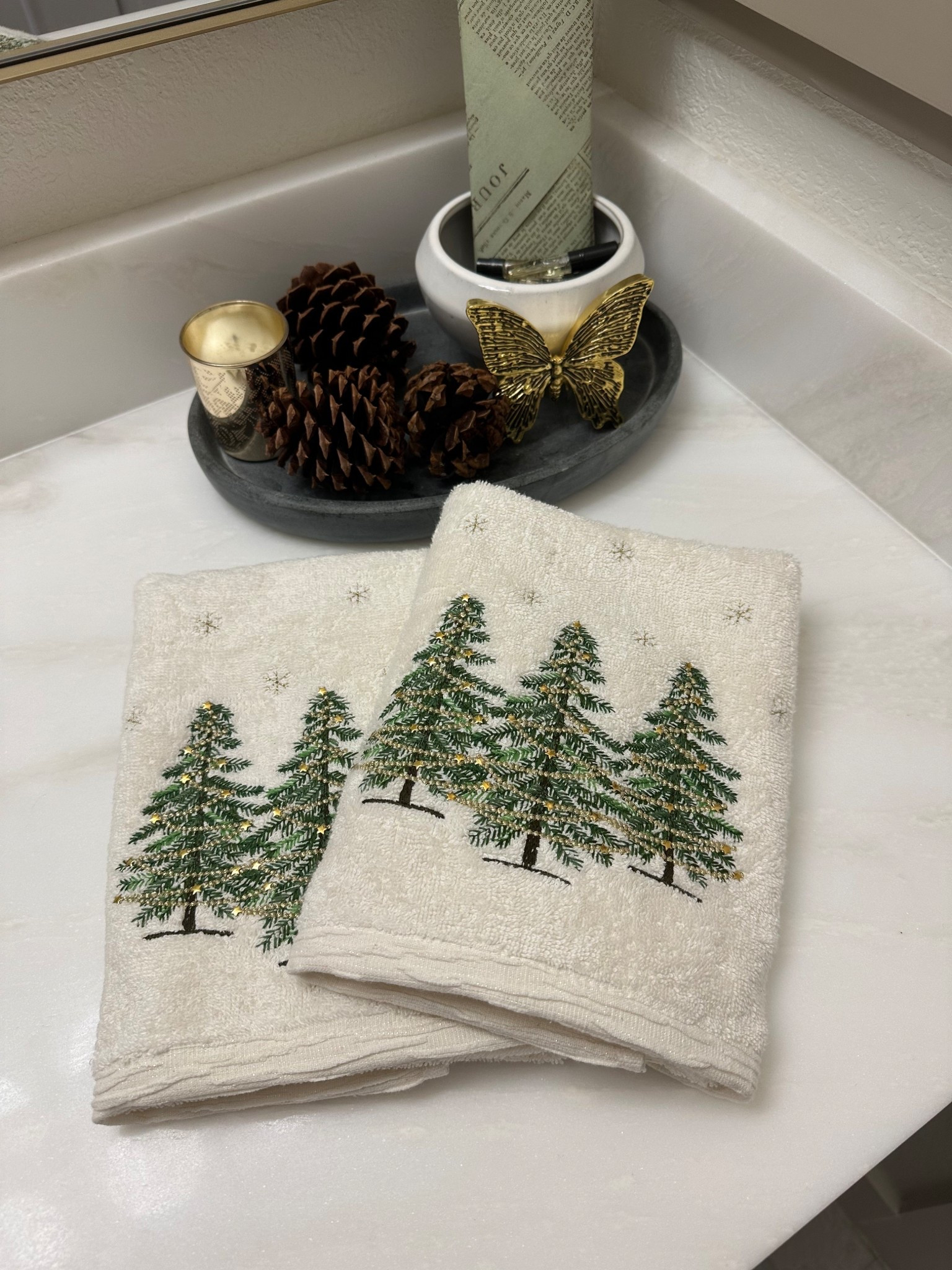 From homegoods but linked similar 

#LTKFindsUnder50 #LTKHome #LTKHoliday