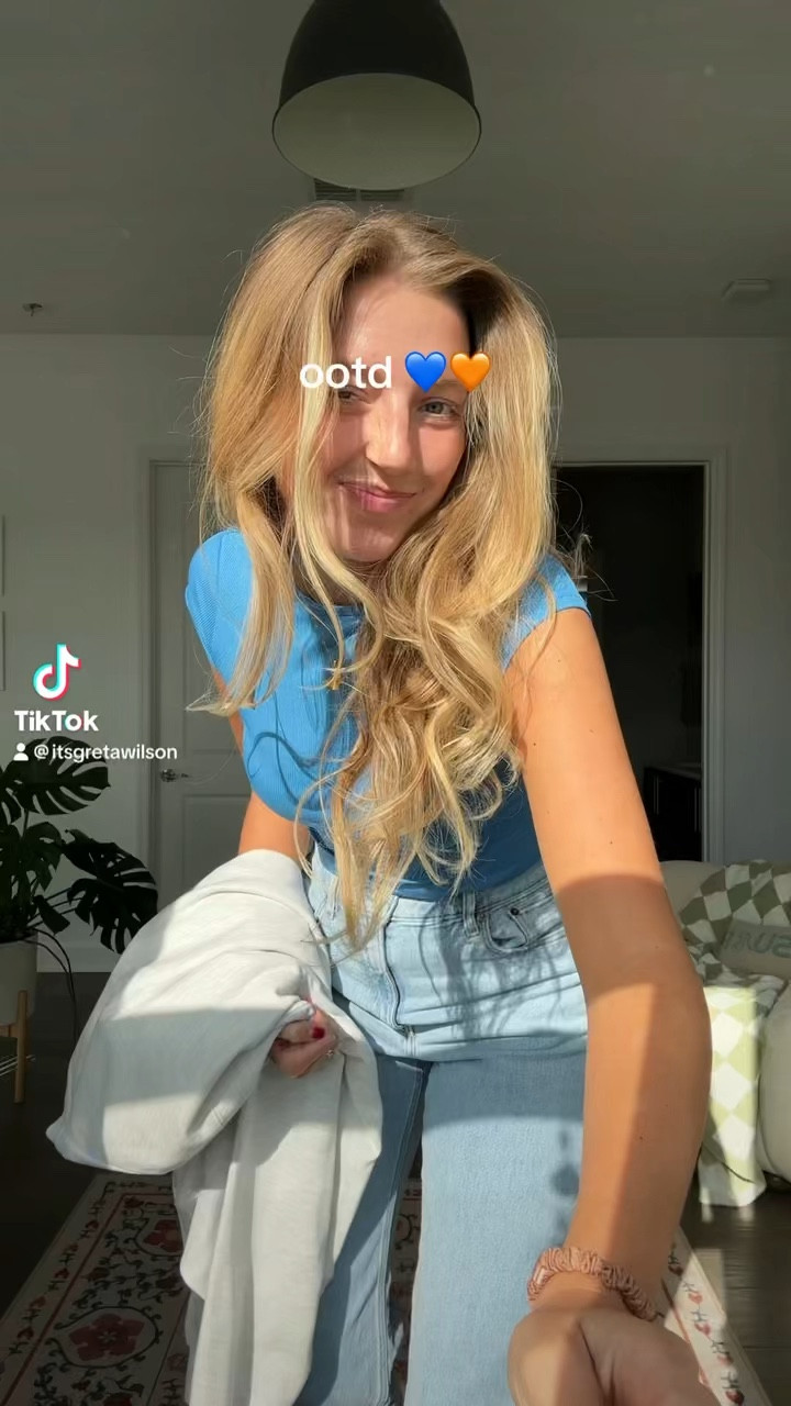 🐊💙 game day fit 
Top: 6
Jeans: 6 tall 

#LTKshoecrush #LTKsalealert #LTKstyletip