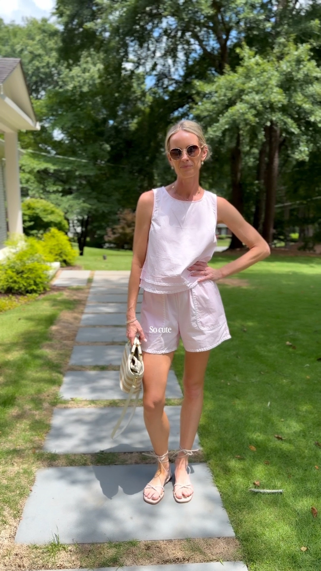 Run! This is so good! Tuckernuck vibes for sure. Size small!