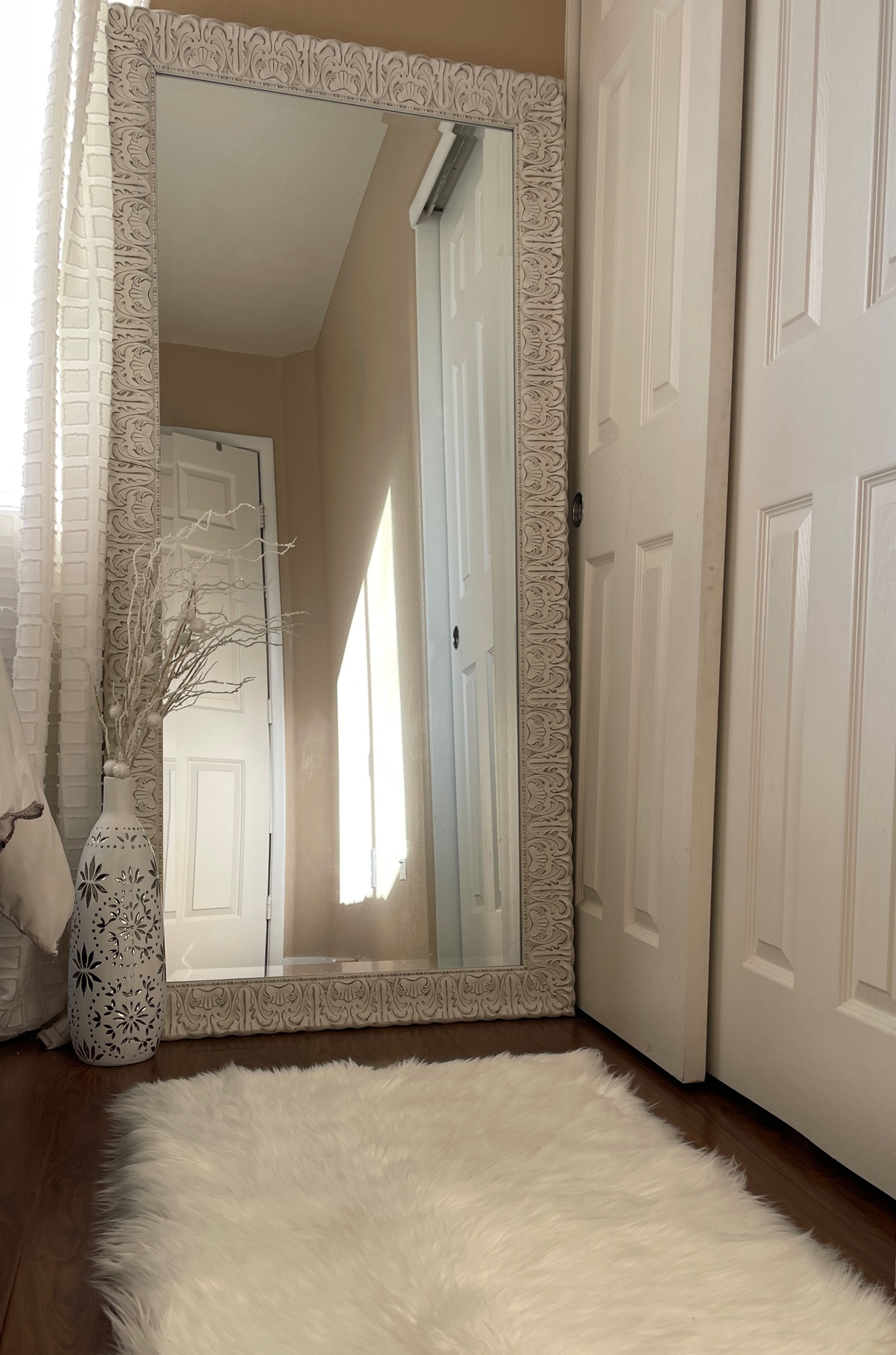 Holiday Room Decor❄️
exact linked & rug is from Home Goods



holiday room inspo, holiday room decor, holiday accents, holiday home, holiday decor, room inspo, standing mirror, vintage mirror, flower vase, room decor, interior design, 

#LTKhome #LTKSeasonal #LTKHoliday