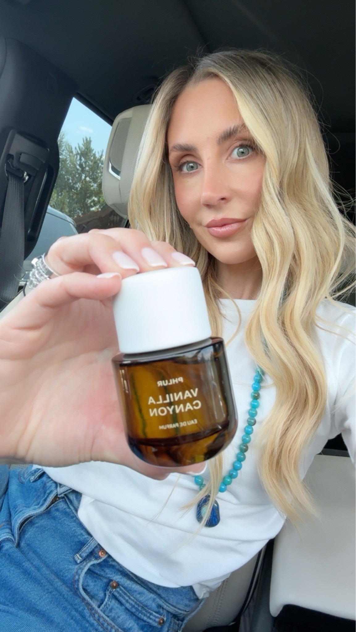 If you think you’re not a vanilla girl, you need to smell this one. I wasn’t either… and now I can’t get enough of it. @phlur @sephora #phlur #phlurfragrance #phluratsephora #wearwhatstrue #phlurpartner

This is featuring Vanilla Canyon and Vanilla Skin!