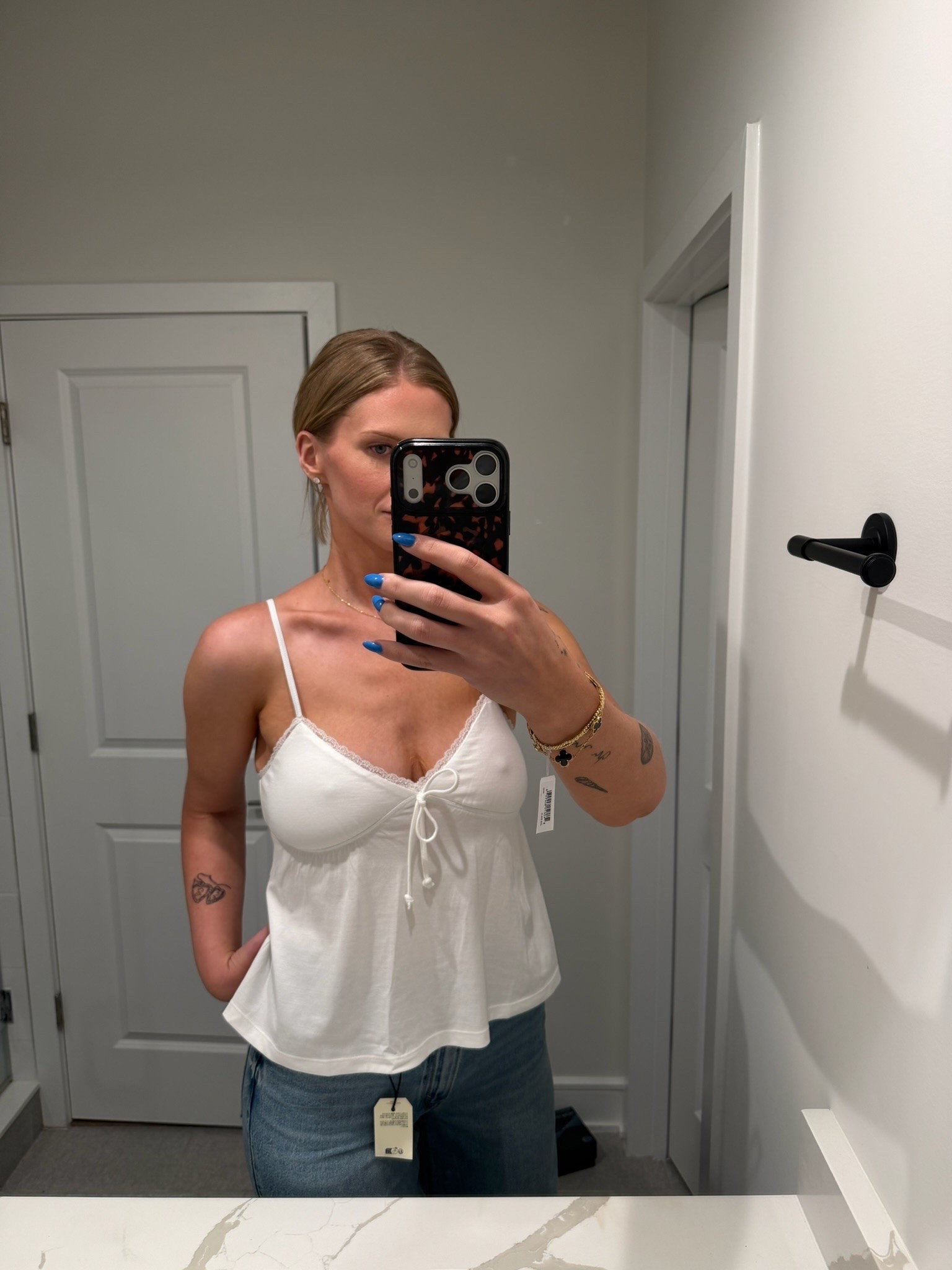 Just got this tank from aritizia that’s on sale! Wearing a size small

#LTKootd