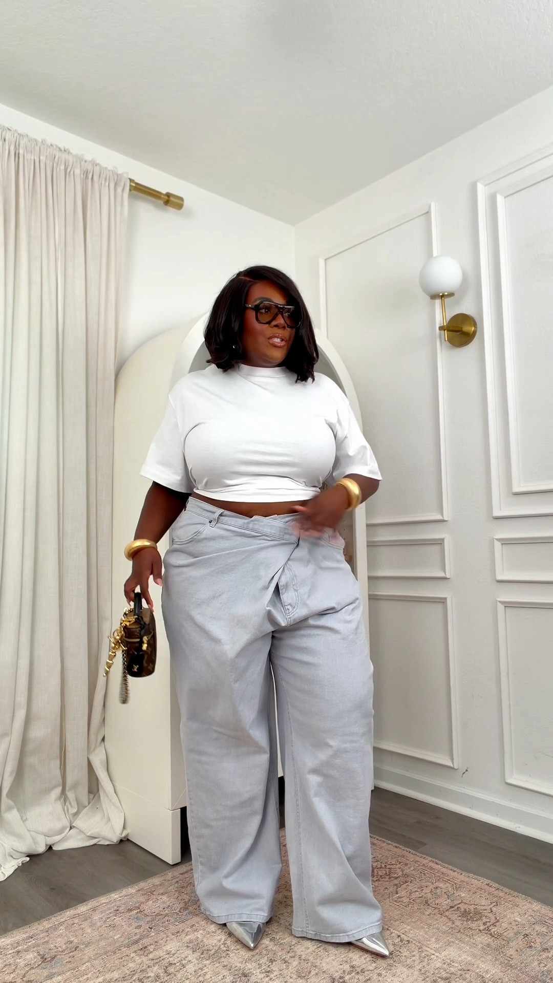 KBB is that girl!

look 1 1X cardigan and tee 2X shorts runs large 
look 2 1X in both runs large 
look 3 Tee 1 X tucked for crop look
jeans wearing 18 runs large - ended up exchanging for 17 and fits great

Accessories from Amazon