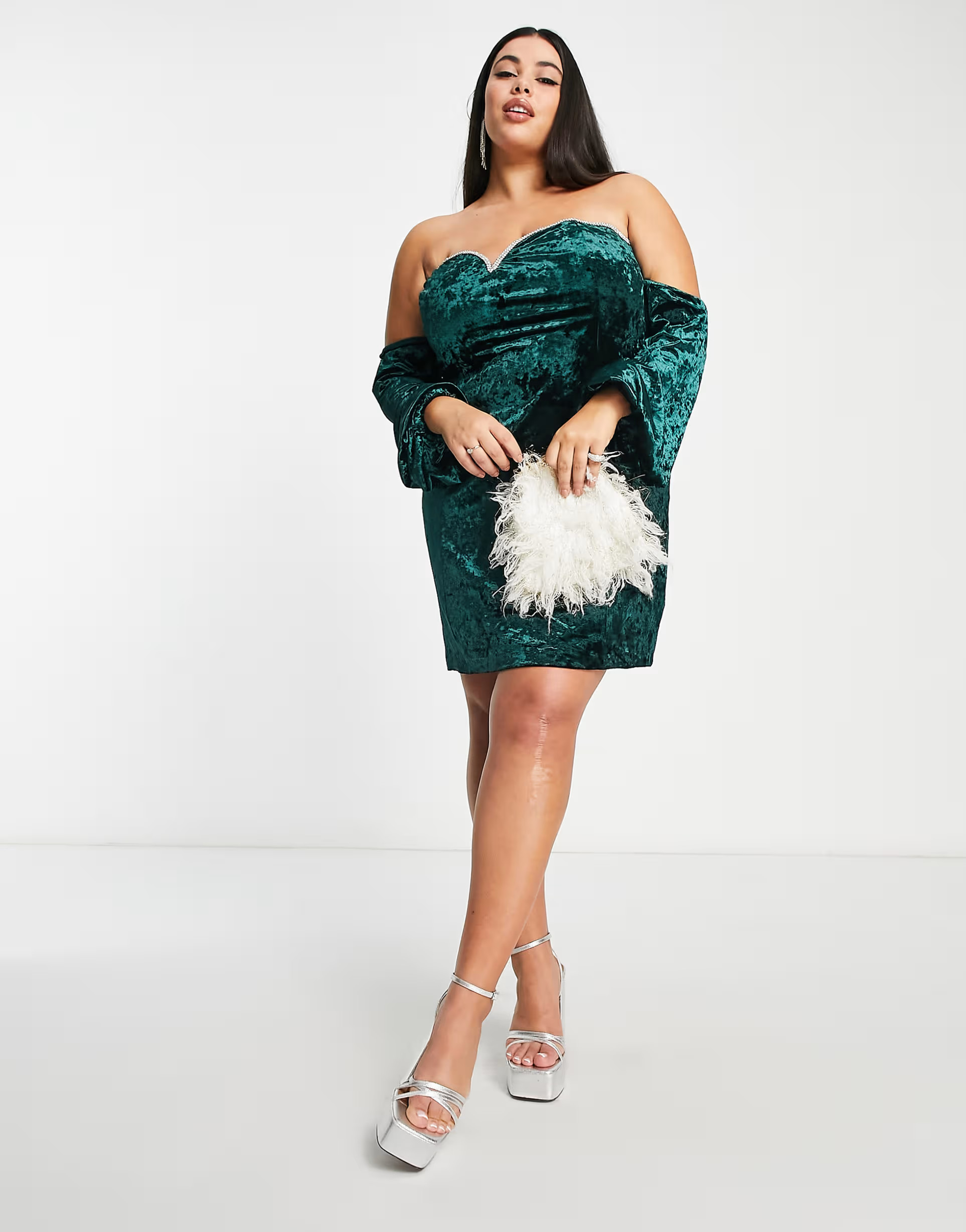 Forever New Curve – Minikleid aus Samt in Smaragdgrün mit Strassbesatz | ASOS (Global)