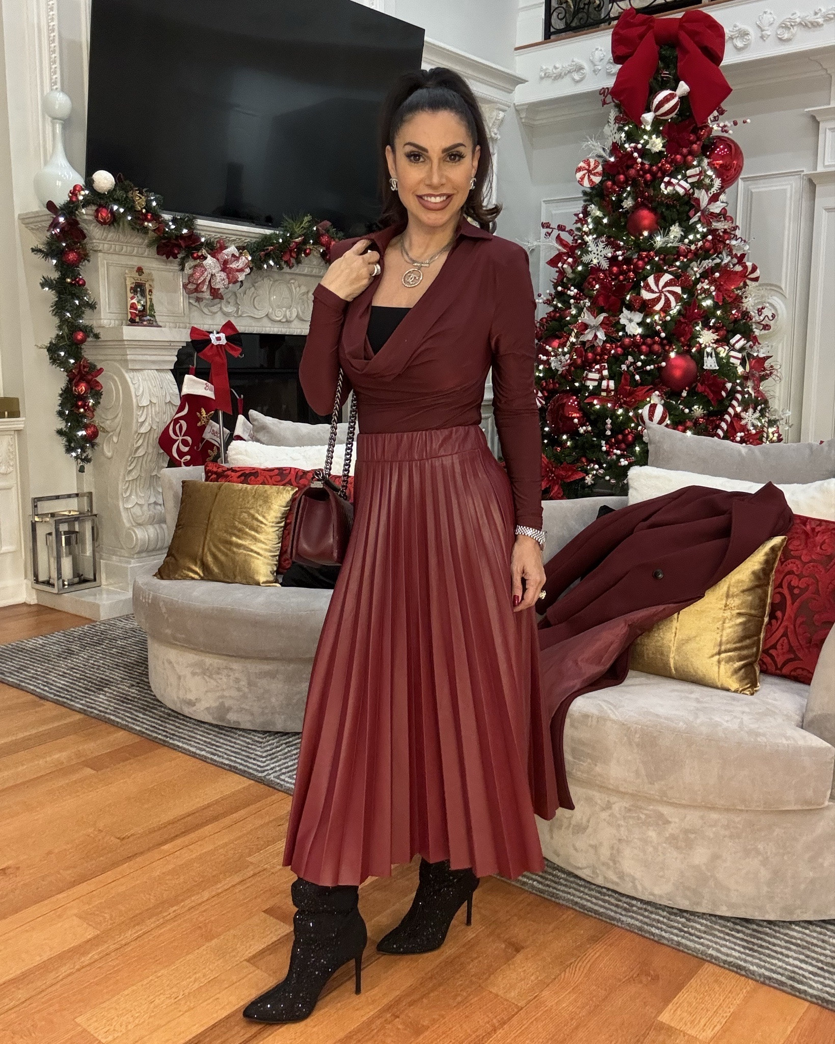 Elegant with burgundy 


#LTKHoliday #LTKSeasonal #LTKOver40