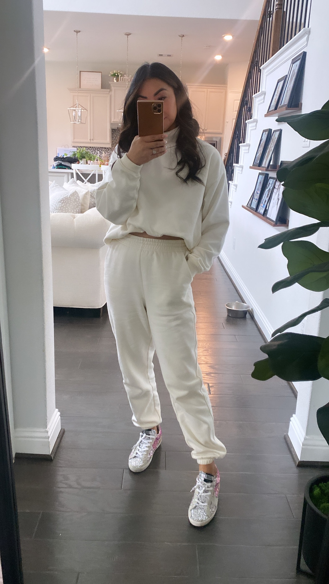 Todays cream sweatshirt and sweatpants are from Calia Fitness @dickssportinggoods 