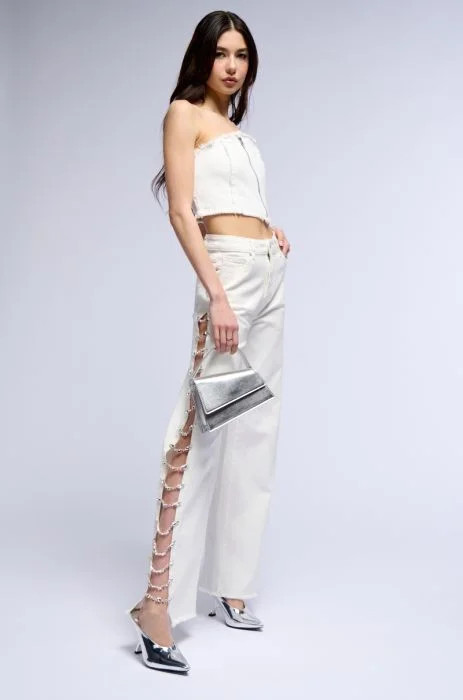 COVERED IN DIAMONDS RELAXED JEANS IN WHITE | AKIRA