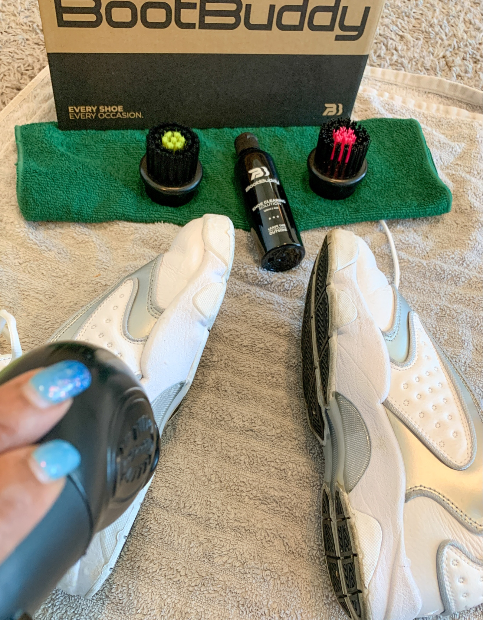 You know I love my sneakers. But I also like to keep my sneakers clean. With the boot buddy I’m able to do just that. This kit is perfect to keep your shoes in pristine shape. #Shoes #Jordans #Sneakers #Sneakerhead #Fashion #Kicks #Products #ProductInfluencer 
