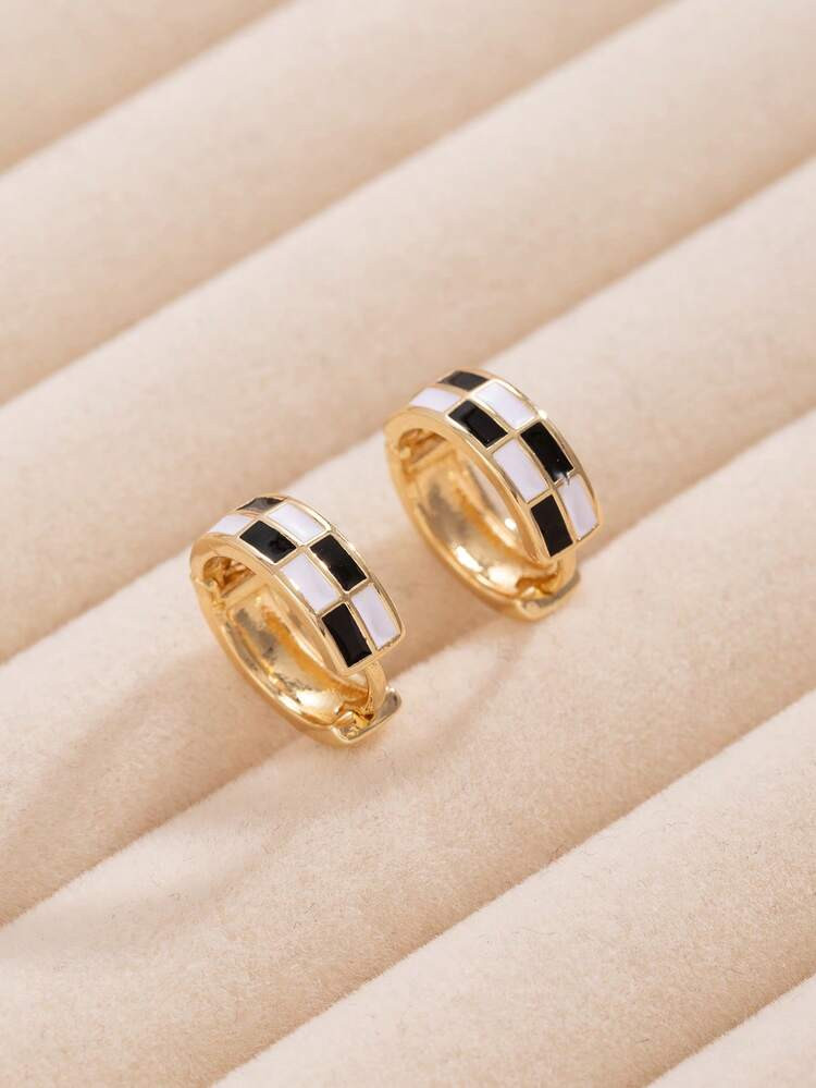 1 Pair Fashionable Minimalist Black And White Checkerboard Design Women Earrings, Suitable For Daily Wear, Great Gift Idea For Family, Friends, And Wife | SHEIN