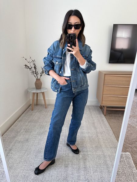 Recently found the best loose fitting jeans for petites and they’re part of @saks Friends & Family Sale. Go TTS for loose fit. #sakspartner #saks