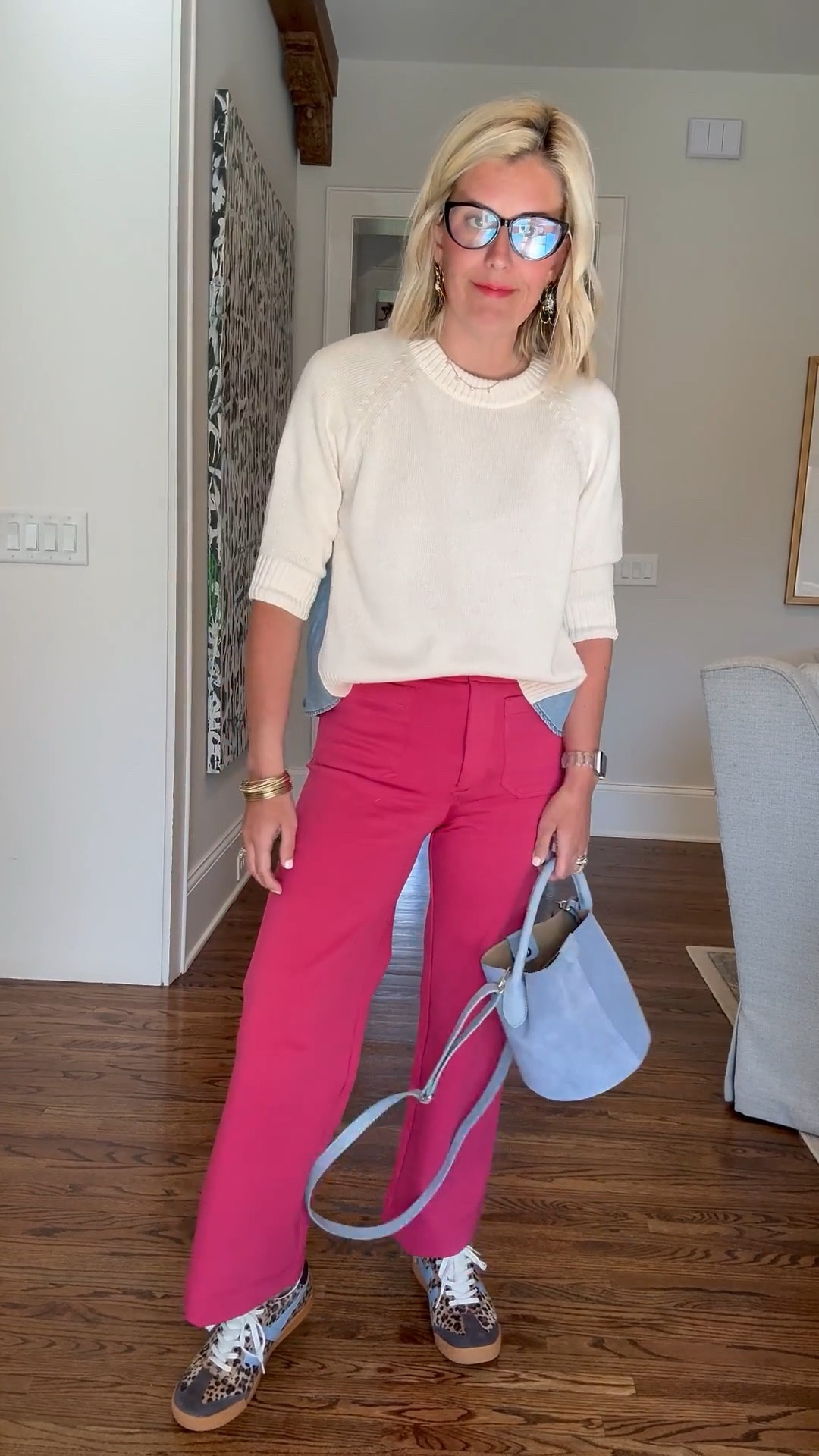 Easy ootd that’s cute, comfy, and a good bit on sale!

Xs top (use code CMLP15)
26 pants
8 shoes
Bag (use code MIXANDMATCH) 