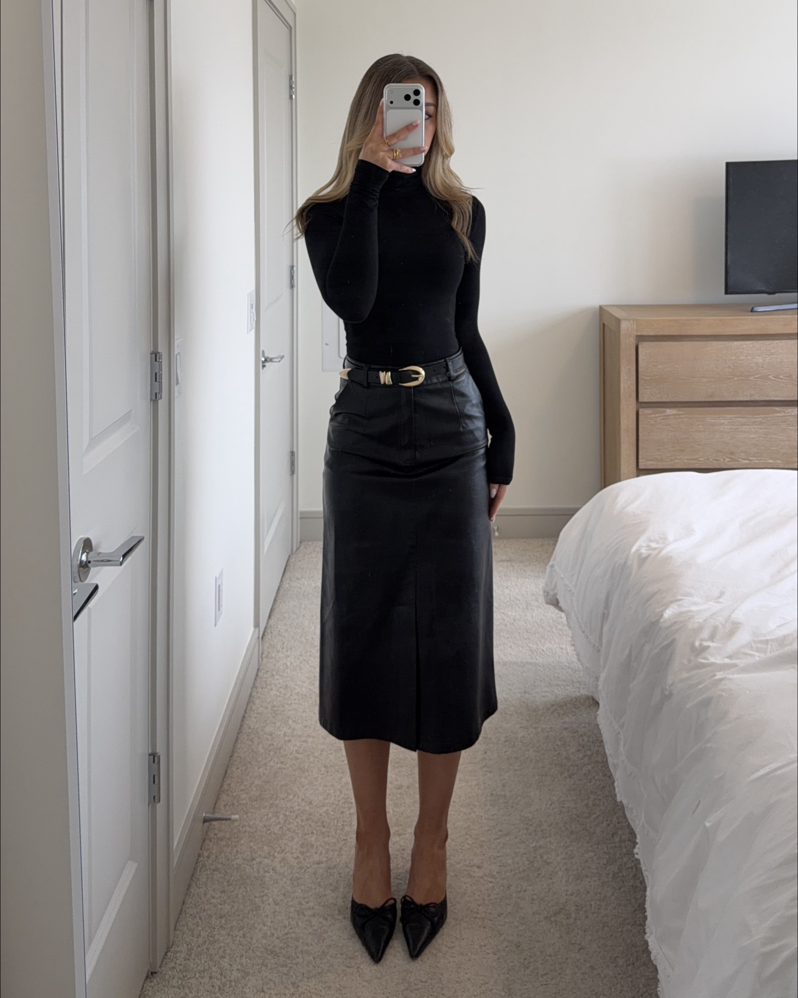 all amazon office ootd perfect for winter! This leather skirt is such amazing quality

#LTKootd #LTKWorkwear #LTKFindsUnder50