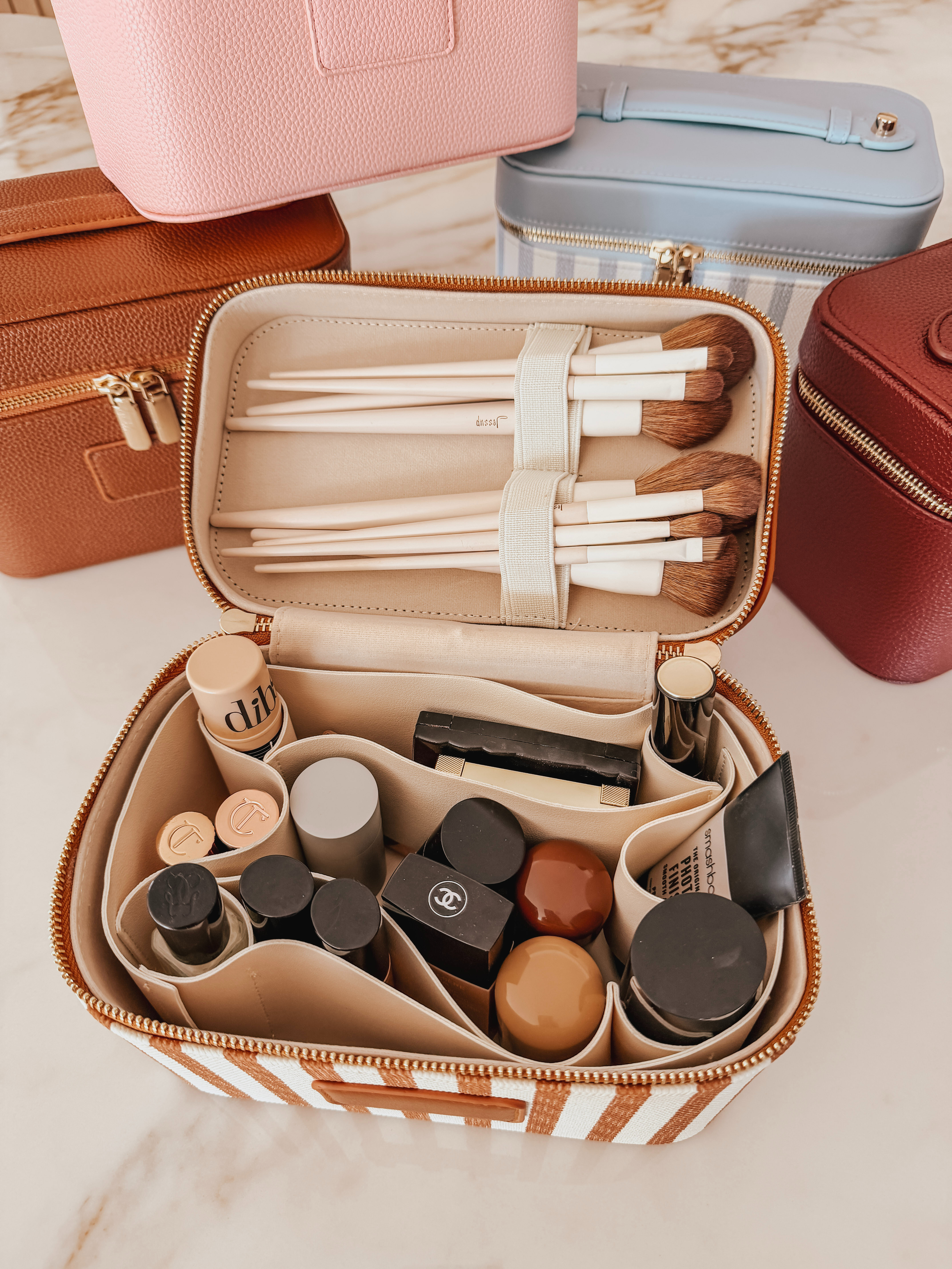 This roomy makeup travel case is made for beauty lovers who refuse to leave their favorites behind. ✨ The removable divider makes it easy to customize your setup and holds so much make-up and skincare! Perfect for travel, weekend getaways, or keeping your vanity essentials together!
 

 #LTKTravel