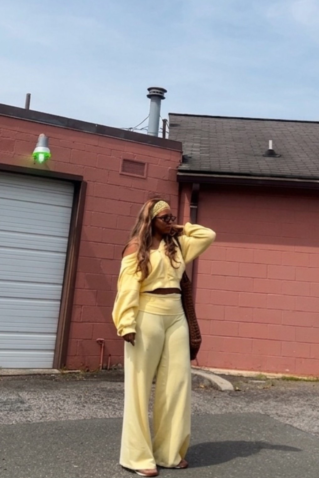 Finally found leggings that actually hit the floor. 🥂 Obsessed with this fold-over moment and the fact that "tall" actually means tall. @oldnavy you did your big one with these.

Butter yellow & baggy. 🧈✨


#OldNavyStyle #TallGirlFriendly #WideLegPants #MonochromeOutfit #StreetwearInspo #CozyAesthetic #YellowAesthetic #TallFashion #FoldOverPants #OOTD

#LTKTall #LTKMidsize #LTKPlusSize