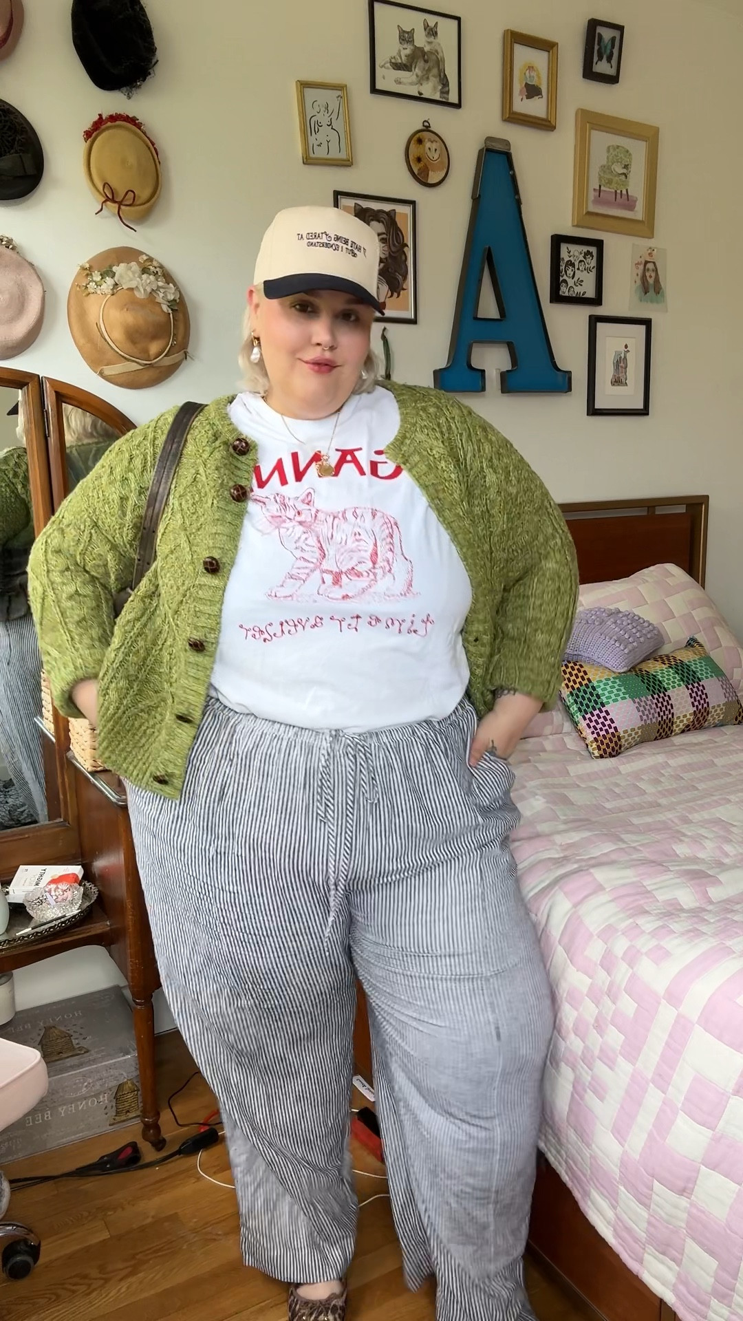 Linen pants in any form is my spring and summer uniform! 

Wearing: 
Target linen pants in 4x
Ganni T-Shirt in 4x
Lisa Says Gah in 2x
Circus NY Zuri Flats in size 12 