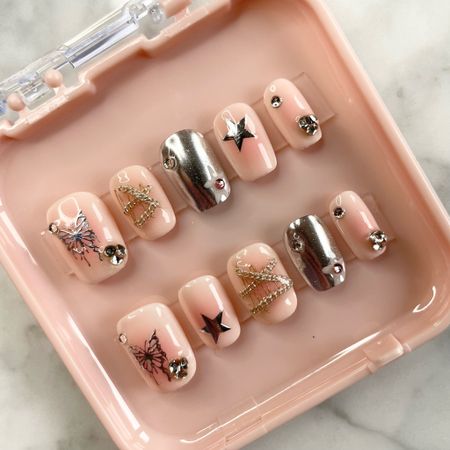 Fake nails, chrome nails, pink nails, Short natural press on nails, pink press on nails

#LTKparties #LTKfindsunder50 #LTKsalealert