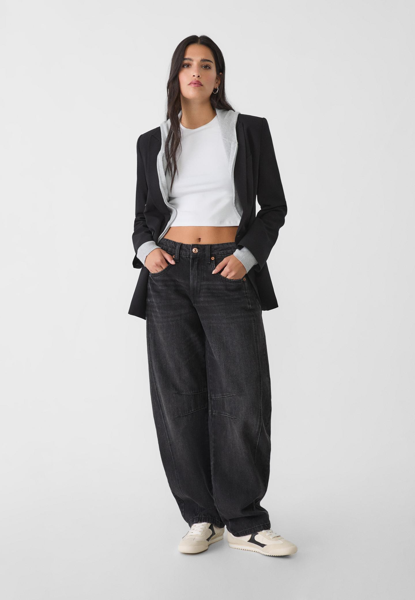 D82 Balloon fit jeans | Stradivarius (UK)
