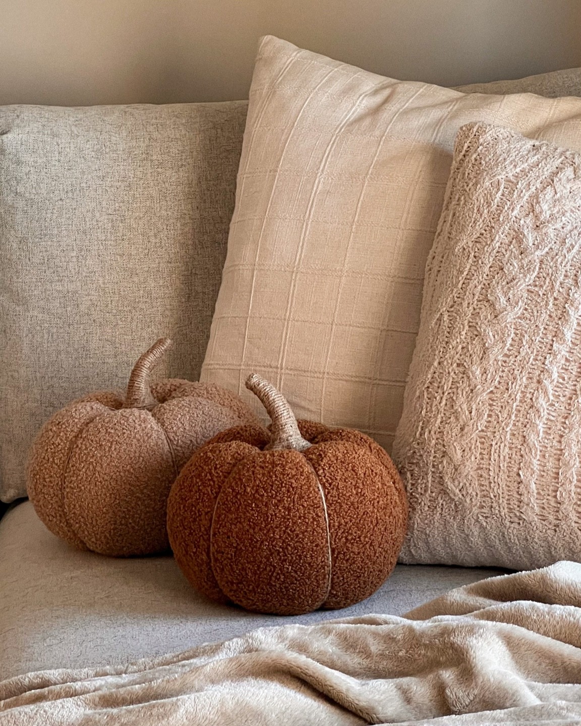 I’ve been spending all my free time cozied up on our couch 🤎

#fallcouch #falldecor #pumpkinpillows #neutraldecor #cozycouch


#LTKhome #LTKSeasonal
