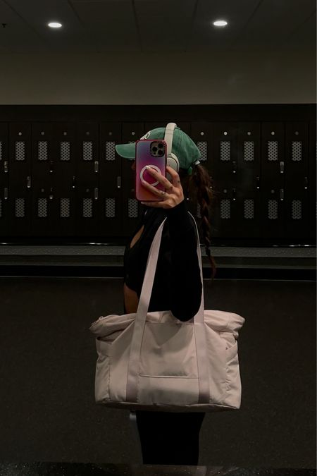 Gym look 💓
.
.
.
.
.

Bose quiet comfort over the ear headphones outfit, set active sports bra, fabletics jacket, pink tote bag, oversized gym bag aesthetic, girly gym aesthetic, girly things, im just a girl, all black gym outfit aesthetic, green baseball hat outfit, headphones outfit, gym outfit inspo