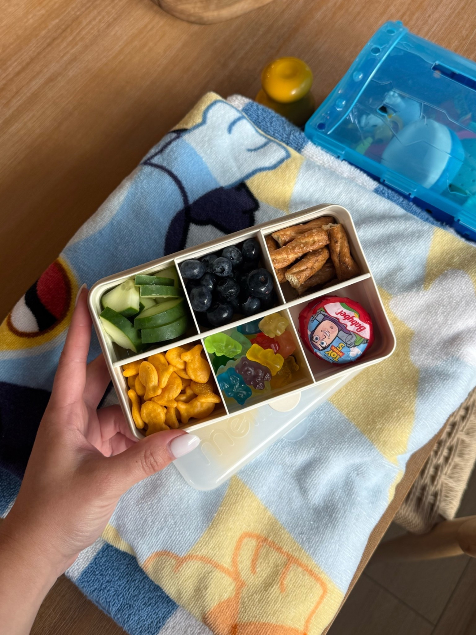 snack box #snacks #toddlerlife #momlife #moms #snacklebox

#LTKmomlife #LTKKids #LTKBaby