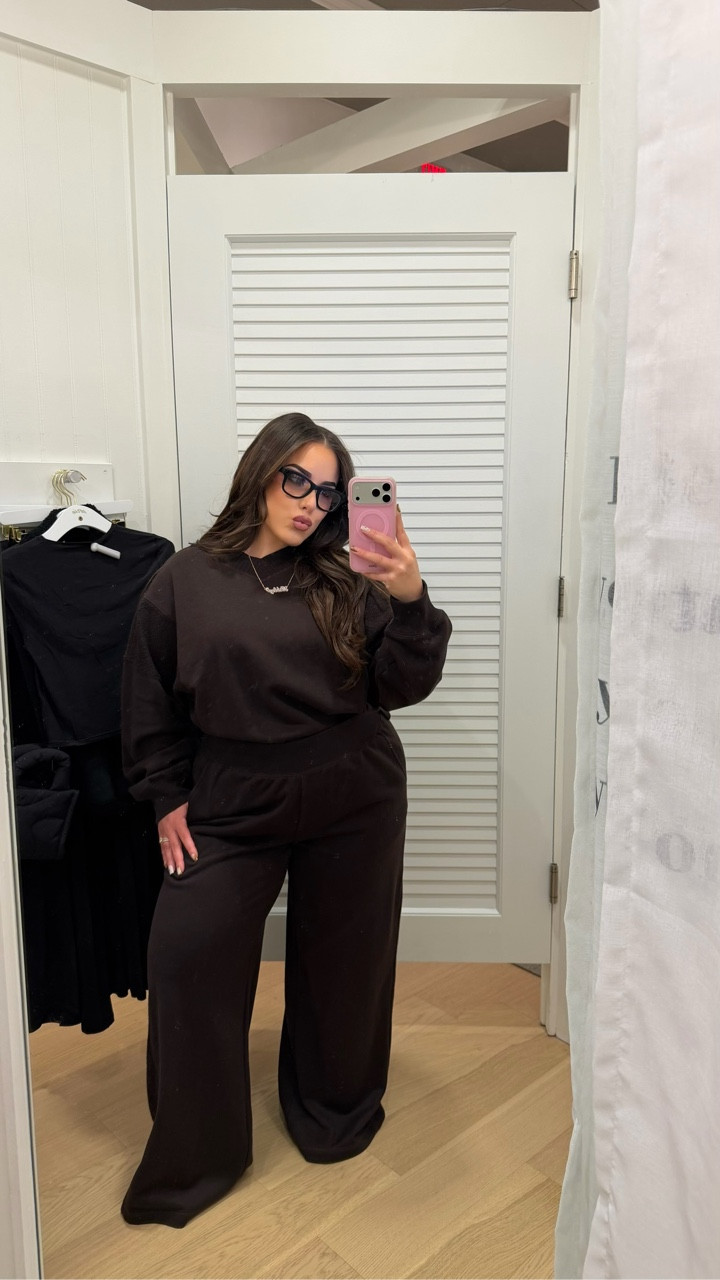 POV trying on clothes at @aerie as a curvy midsize & petite 5’2” 🤓🫶🏼 I tried on everything in size Large! 

#LTKMidsize #LTKootd #LTKPetite