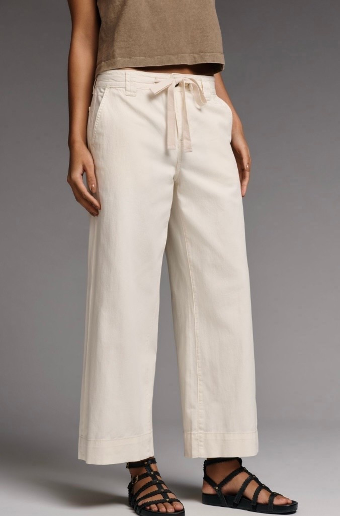 Absolutely loving these cropped pants! 🤍🤍

#LTKSeasonal #LTKootd #LTKgrwm