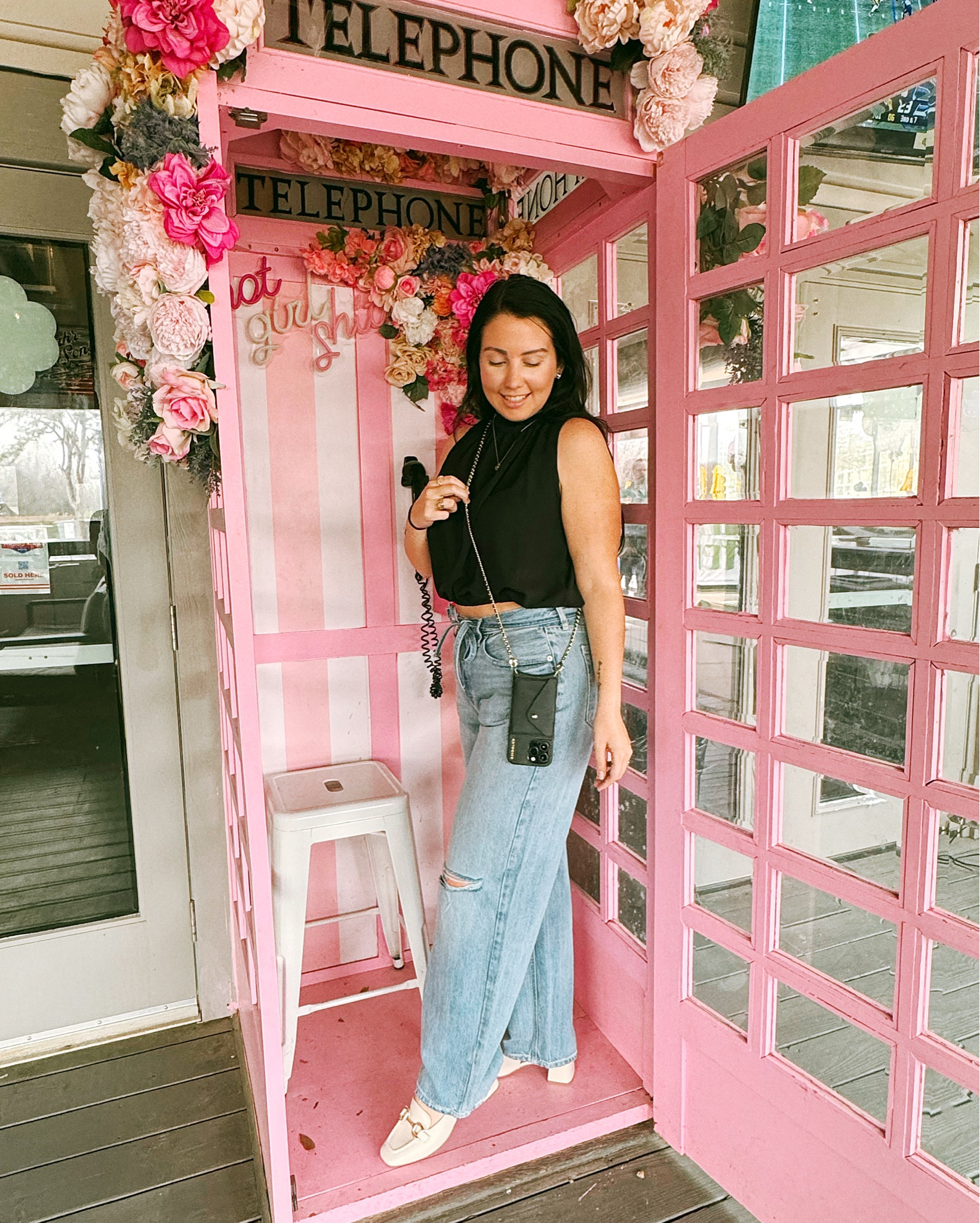 This phone case and chain is so perfect 🤩 while working events! It also comes with a shorter chain for your wrist! Check out all the other cute options 🙌🏼 #ad

#LTKSaleAlert #LTKFindsUnder100 #LTKStyleTip