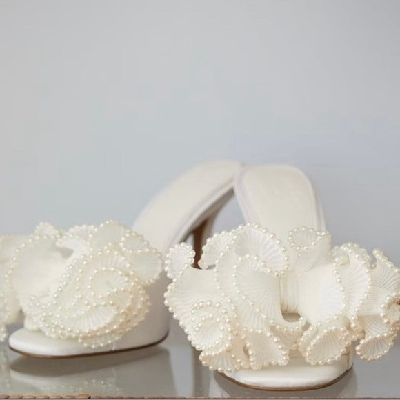 NWOB Gianni Bini x Venita Aspen Harlow Pearl Bow Dress Sandals | Poshmark