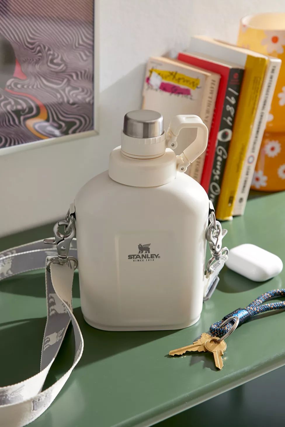 Stanley Legendary Classic Canteen | Urban Outfitters (US and RoW)