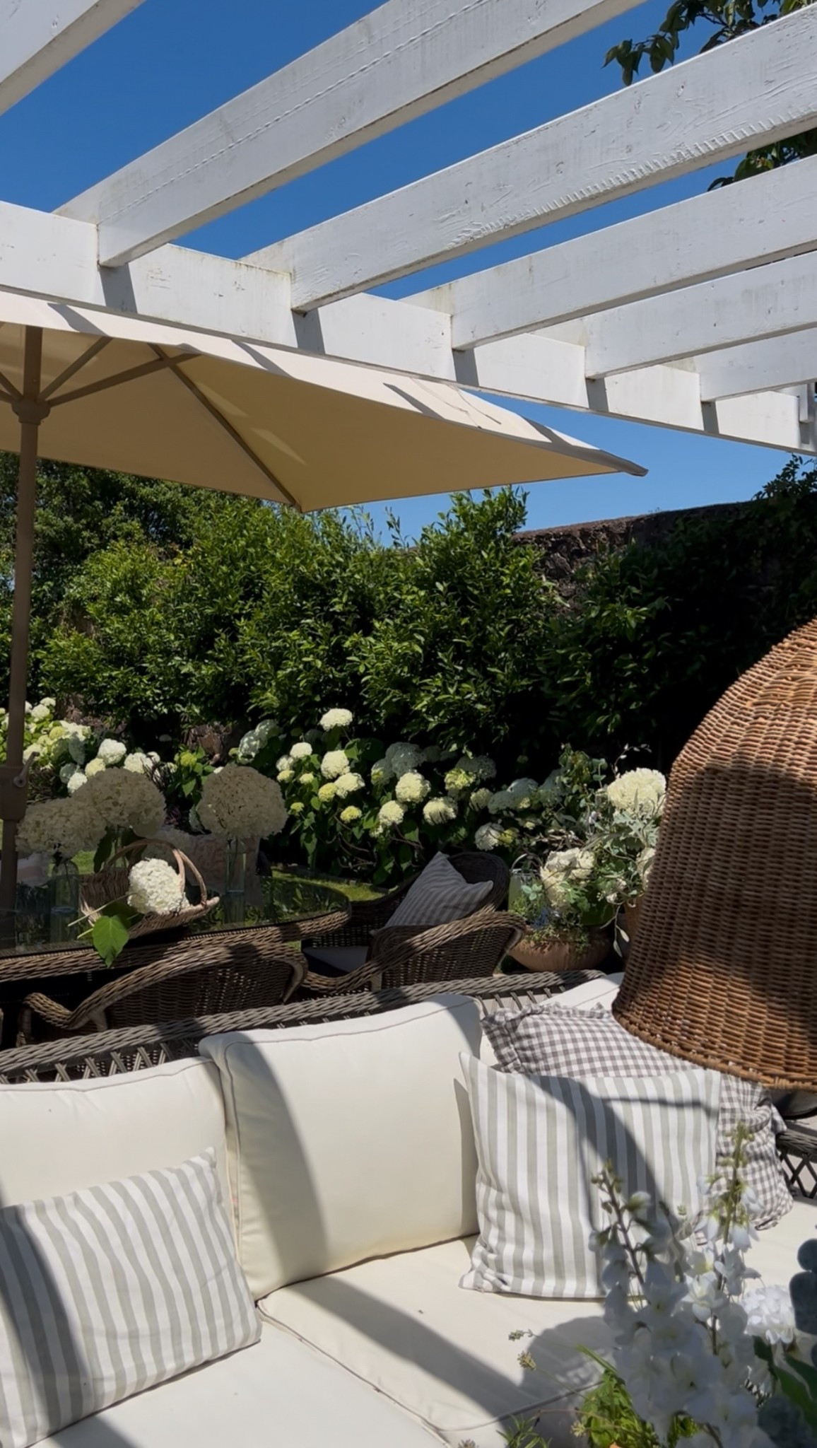 Summer garden and outdoor living 🌿 #outdoorstyle #seasonalstyling

#LTKuk #LTKsummer #LTKhome