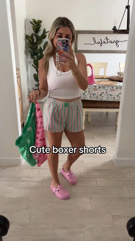 Boxer shorts size small
Pink Birkenstocks tts
Tank xs

#LTKfindsunder100 #LTKfindsunder50 #LTKstyletip