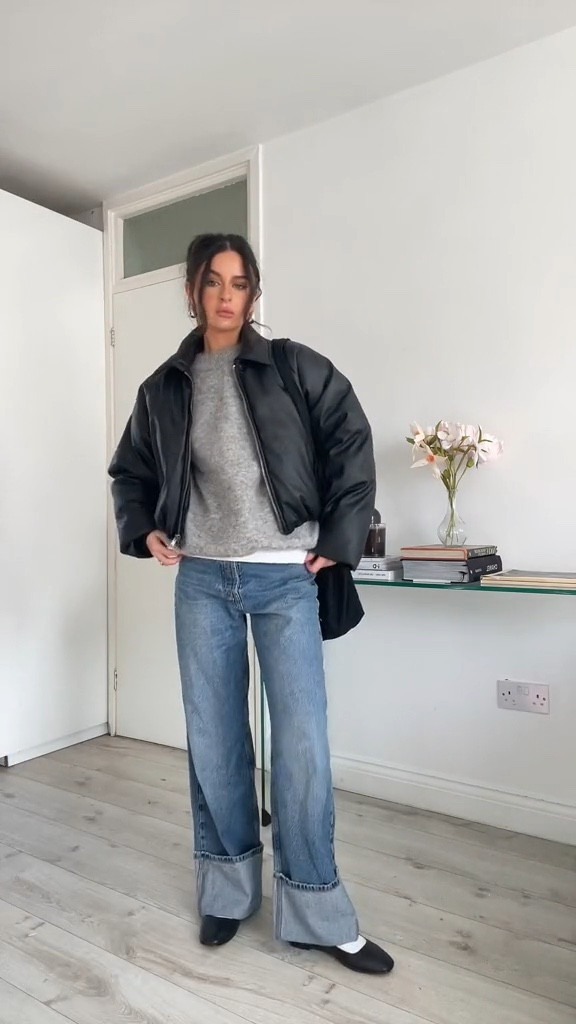 Jeans and a tee 

#LTKshoecrush #LTKeurope #LTKstyletip