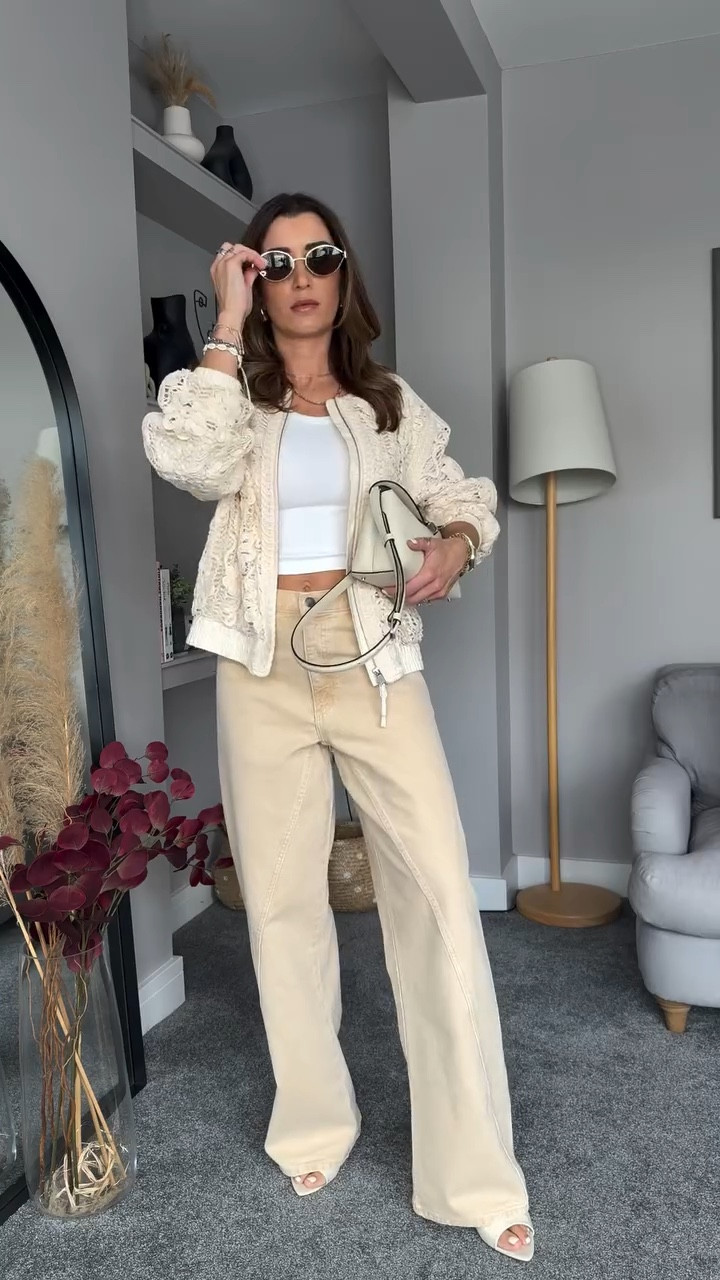 GRWM: continuing the birthday celebrations with lunch in the City. 
The temperature says 24 degrees but it’s cloudy ⛅️ 
Save for outfit inspo later ✉️ 
.
.
.
#highstreetfashion #brunchoutfit #lunchwithfriendsoutfit #jeansandanicetop #ootdinspo