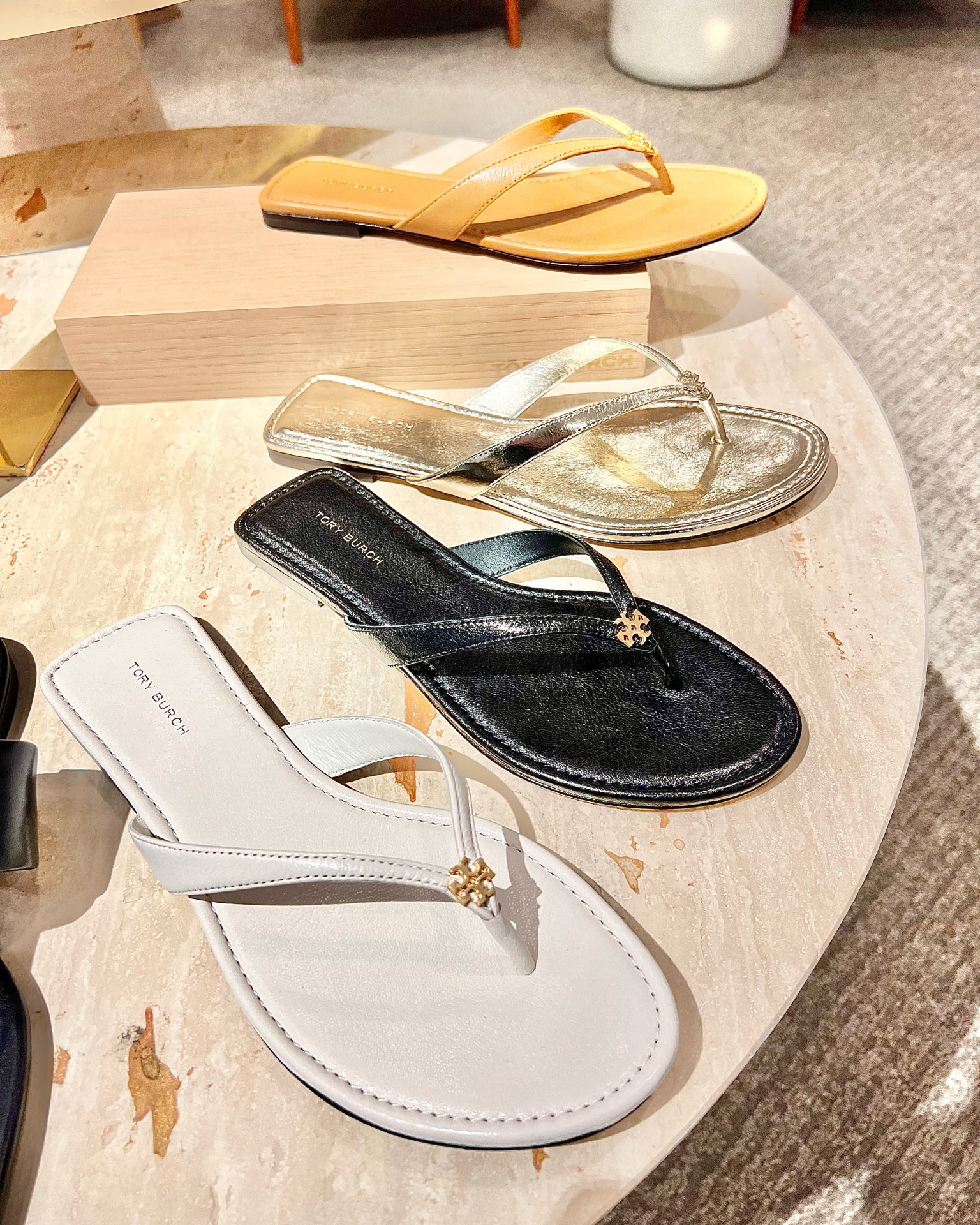 Tory Burch: Classic Flip Flop. Available in 4 colors. I’ve tagged several other styles as well.


Sandal 
Sandals 
Flip flops
Thongs
Shoes
Beach shoes
Pool shoes

#LTKSwim #LTKSummerSales #LTKShoeCrush