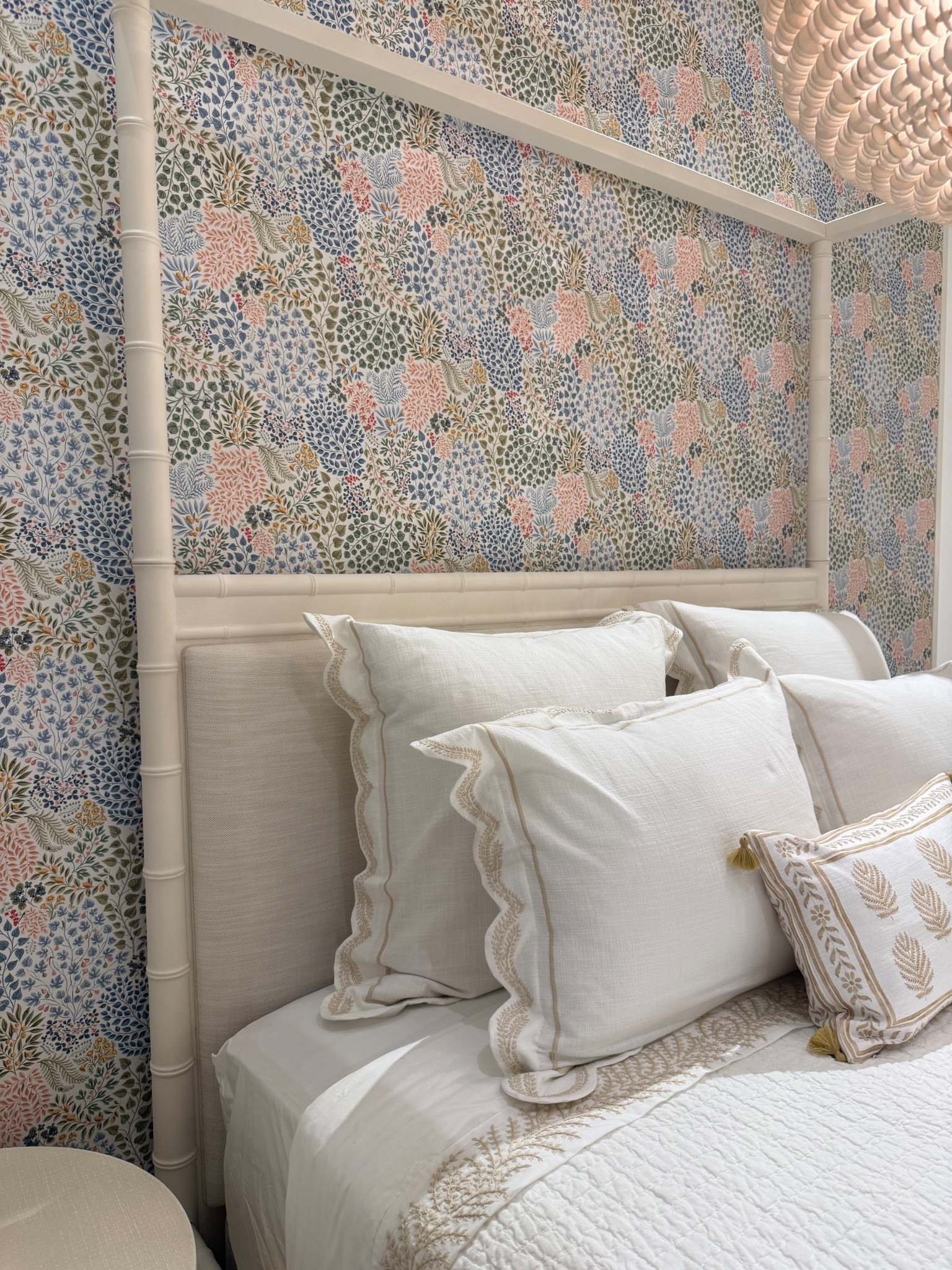 Cutest girls bedroom


Serena and Lilly
Canopy bed
Upholstered bed
Wooden bed
Queen bed
King bed
Girls bed
Girls bedroom
Girly bedroom
Minimalistic bedroom
Farmhouse bedroom
Coastal chic bedroom
Home decor
Home style
Preppy home
White sheets
Sheet set
bedframe
White bed

#LTKHome