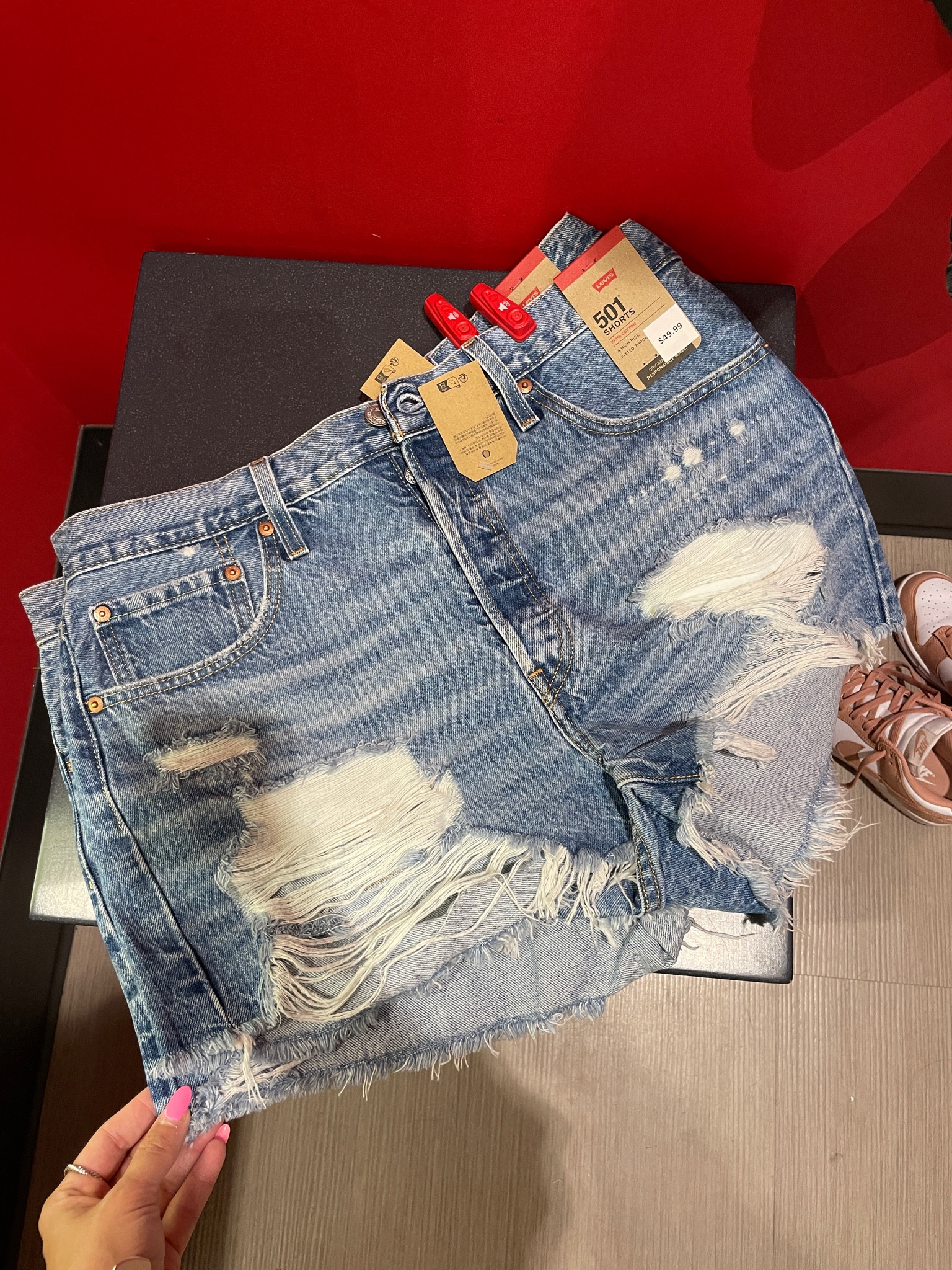 My new favorite Levi shorts from Target! Size up babes. I’m a size 31 in Levi jeans and did a size 33 in these. The color is Quiet Riot💙

Shorts 
Target style 
