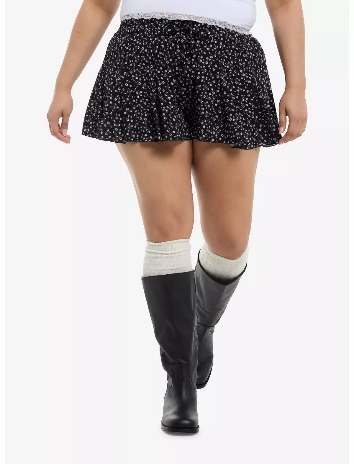 Thorn & Fable Black & White Floral Flowy Shorts Plus Size | Hot Topic | Hot Topic