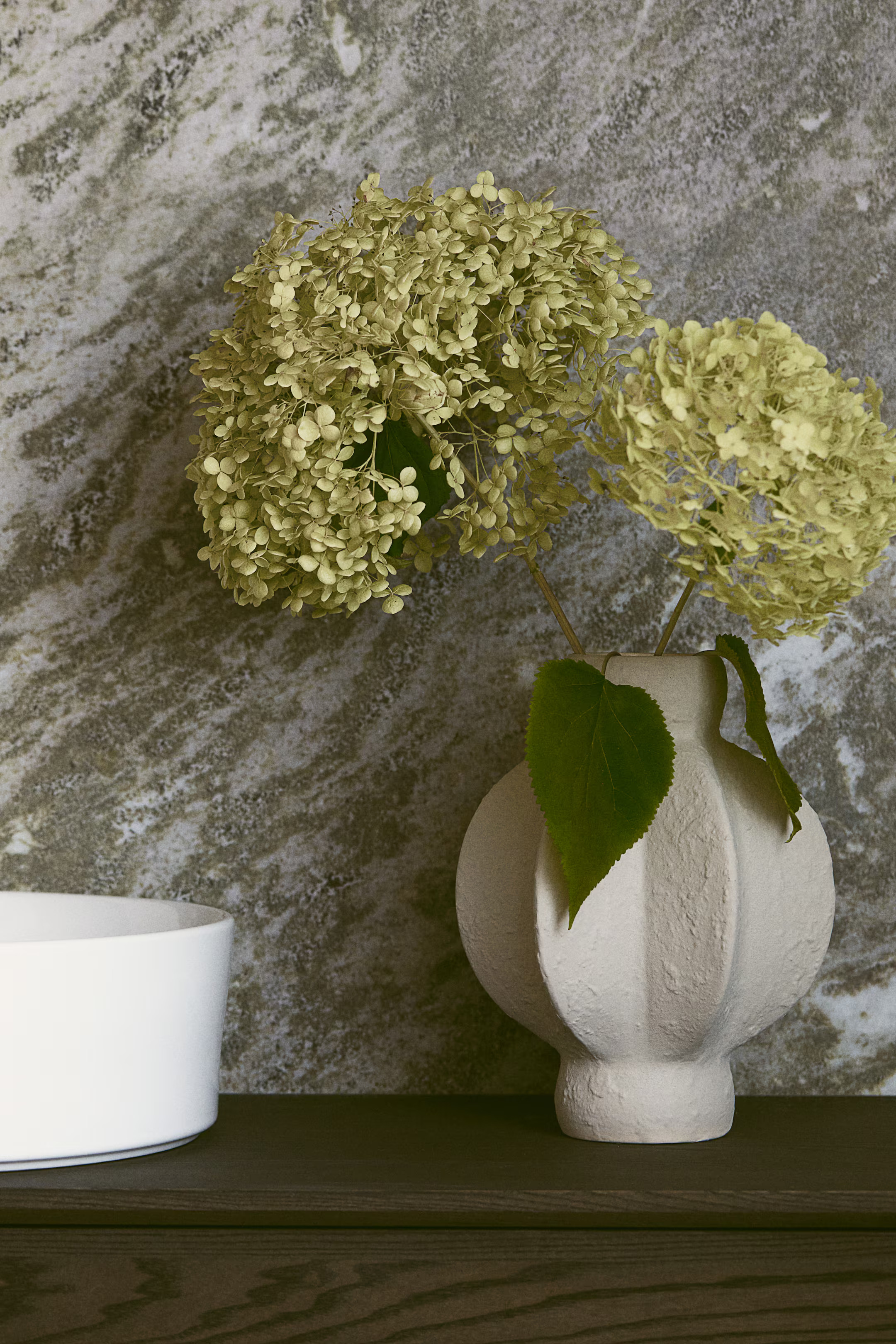 Textured stoneware vase | H&M (UK, MY, IN, SG, PH, TW, HK)