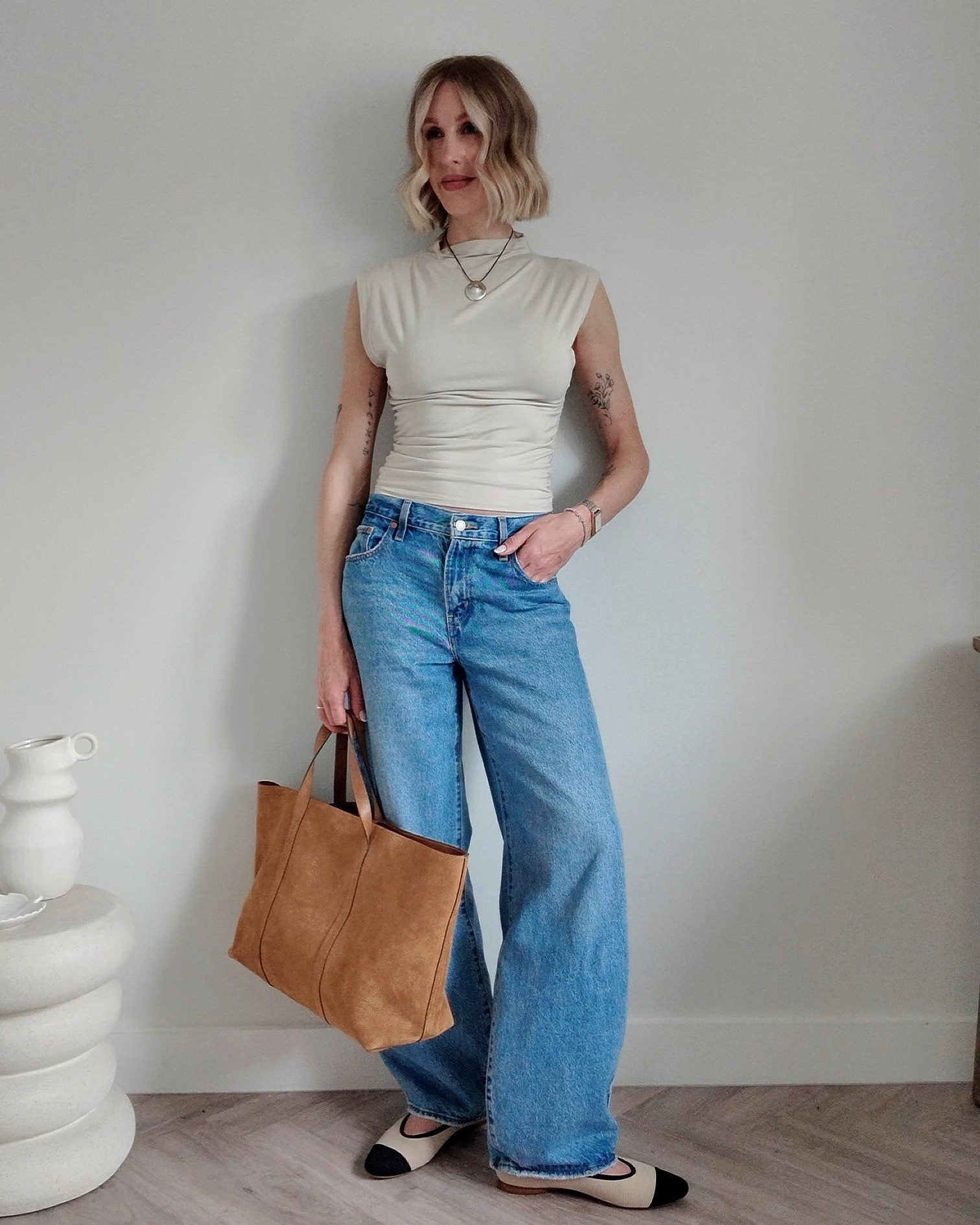 Casual jeans outfit styling VIVAIA Tamia Mary Janes - 10% off 10CB

Jeans levi baggy dad jeans
Sezane suede tote bag


