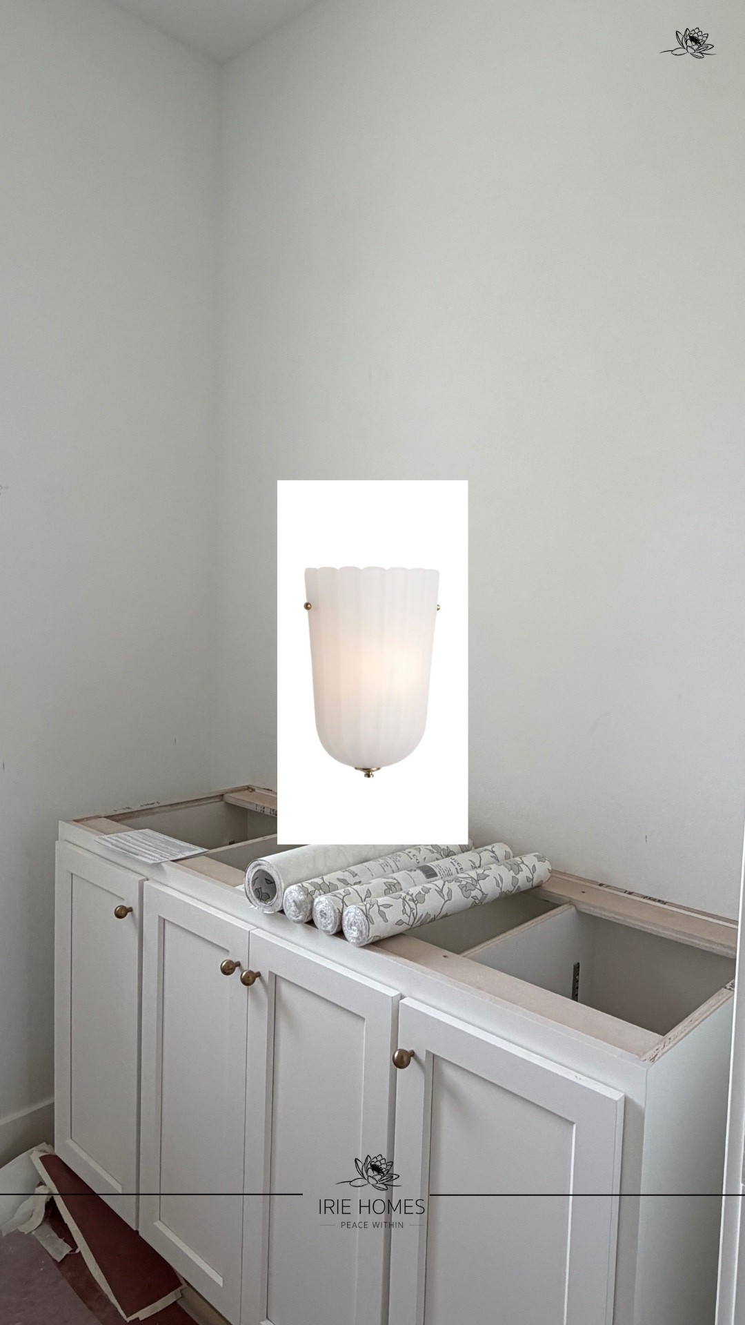 Simply cannot get over this vanity light and wallpaper combo. Chef’s kiss 🥹

#LTKHome