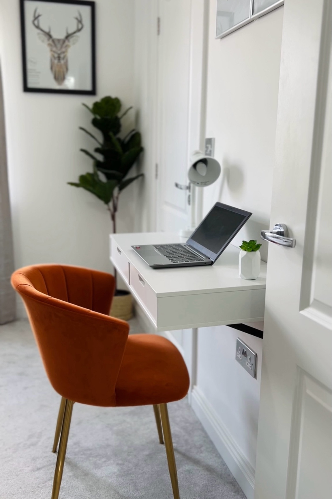 #homeofficedecor #homeofficestyle #neutralhomedecor #neutralhomestyle #minimalstyle #minimaldecor #officedecor #officestyling #officeinspo