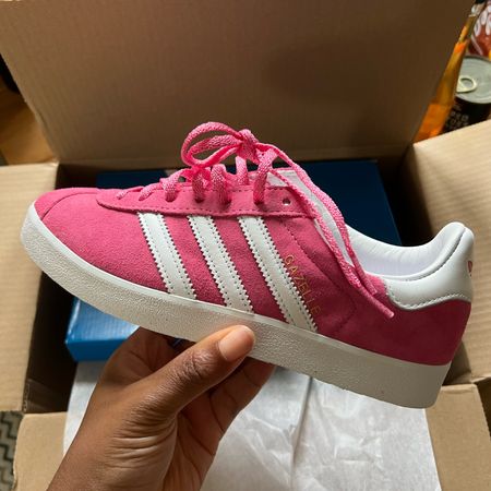 I’m leaning into the fact that I love pink🩷 and I can wear it at any age (currently 38yo) 😝

Got these in a size 5, they’re true to size and feel like they’re gonna be so damn comfy. The perfect trainers for hot girl walk, running errands or catching flights according to LtK 

#LTKshoecrush #LTKover40 #LTKeurope