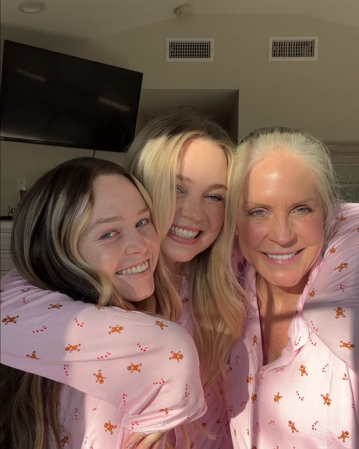 The cutest & comfiest pjs for the holidays!! They’re on sale & selling out SO FAST omg but they have lots of prints!! 

#LTKHoliday #LTKSeasonal #LTKGiftGuide