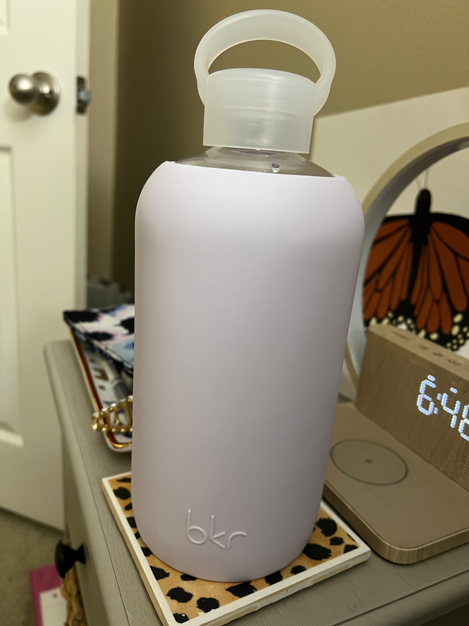 Bkr glass water bottle no spill #crunchy 

#LTKfitnessgoals #LTKHoliday #LTKFindsUnder50