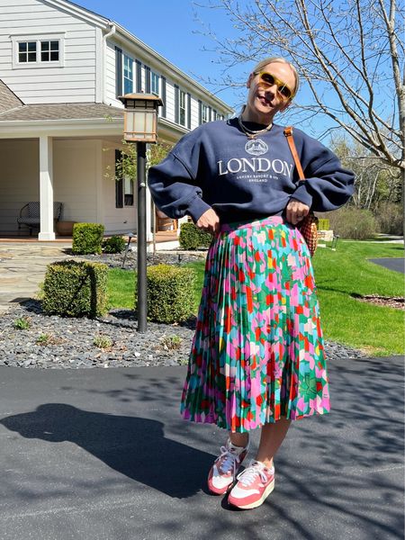 Everyday casual spring outfit - pleated skirt, sneakers, no show socks, Abercrombie sweatshirt, layered madewell and Boden necklaces, Krewe sunglasses, Clare v bag

See more at CLAIRELATELY.com



#LTKxMadewell #LTKSeasonal #LTKover40